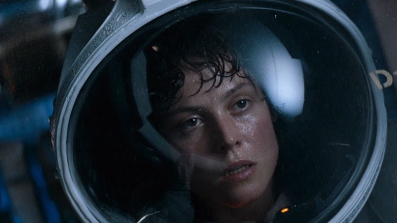 Alien Sigourney Weaver in space suit