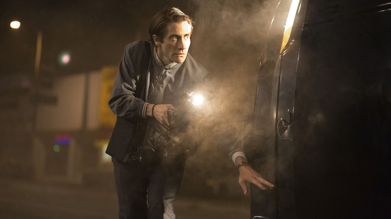 Jake Gyllenhaal searches crime scene